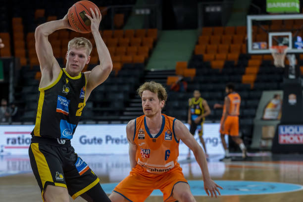 短暂执教 短暂执教